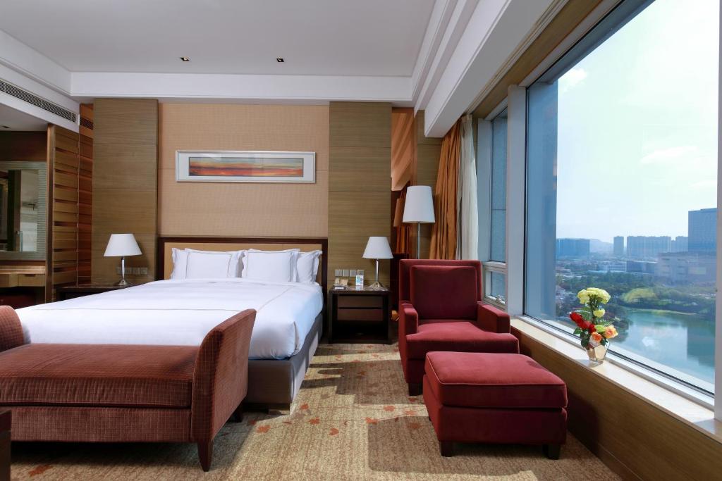 Crowne Plaza Nanjing Jiangning by IHG - Standard King Room With Lake View - Lounge Access