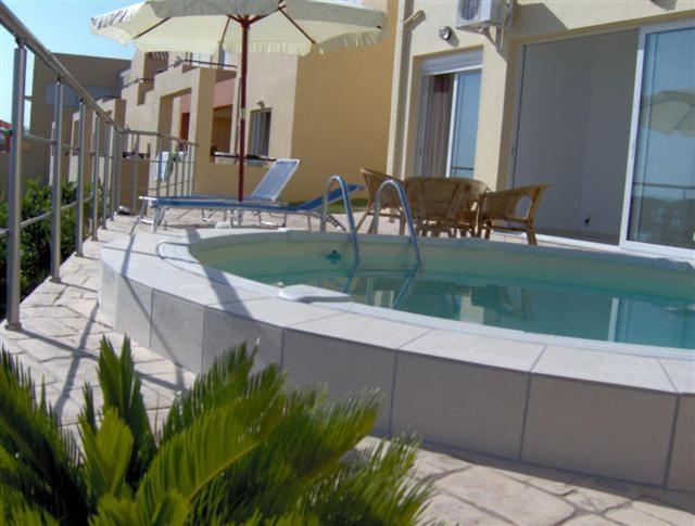 Basen w obiekcie Blue Villas lub w pobliżu