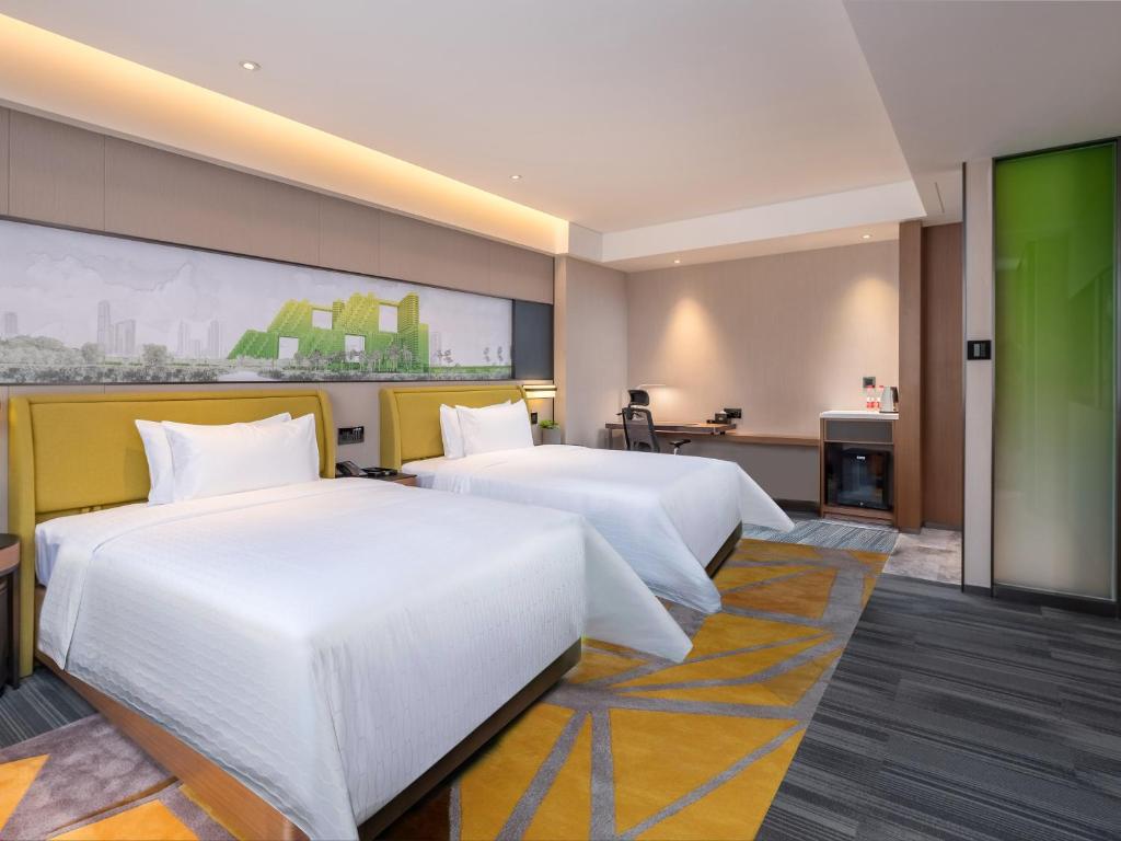 Postel nebo postele na pokoji v ubytování Hampton by Hilton Qinhuangdao Jinmeng Bay