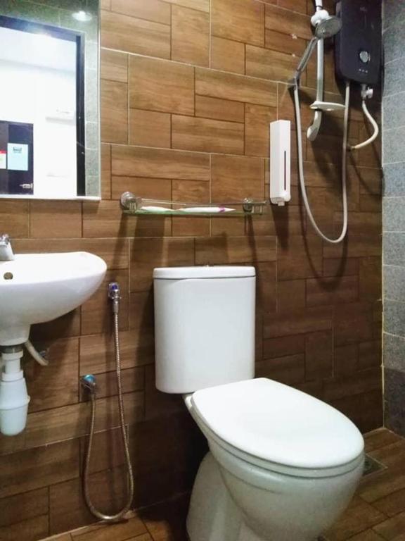 Koupelna v ubytování D'Metro Hotel