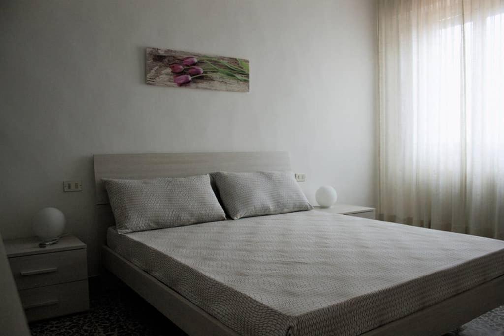 Łóżko lub łóżka w pokoju w obiekcie La Casa di Lucia - Firenze