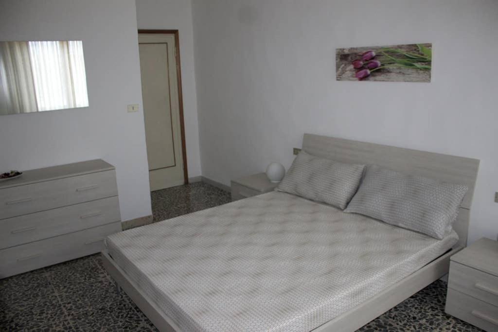 Łóżko lub łóżka w pokoju w obiekcie La Casa di Lucia - Firenze