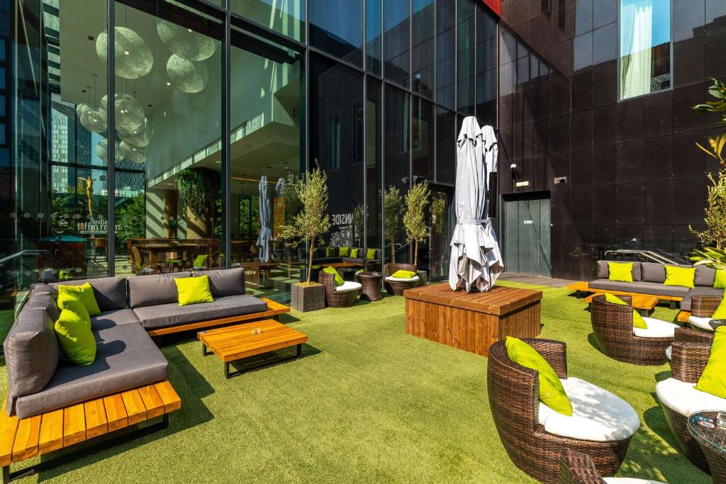 Posezení v ubytování INNSiDE by Meliá Manchester