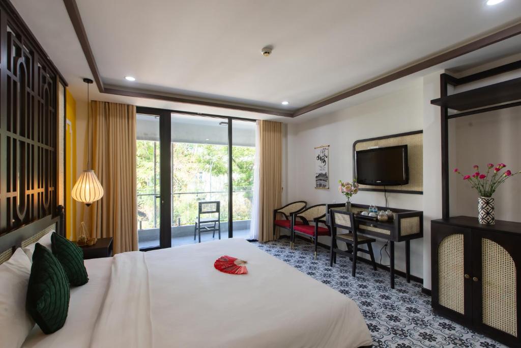 Giường trong phòng chung tại Binh Duong Resident Hotel