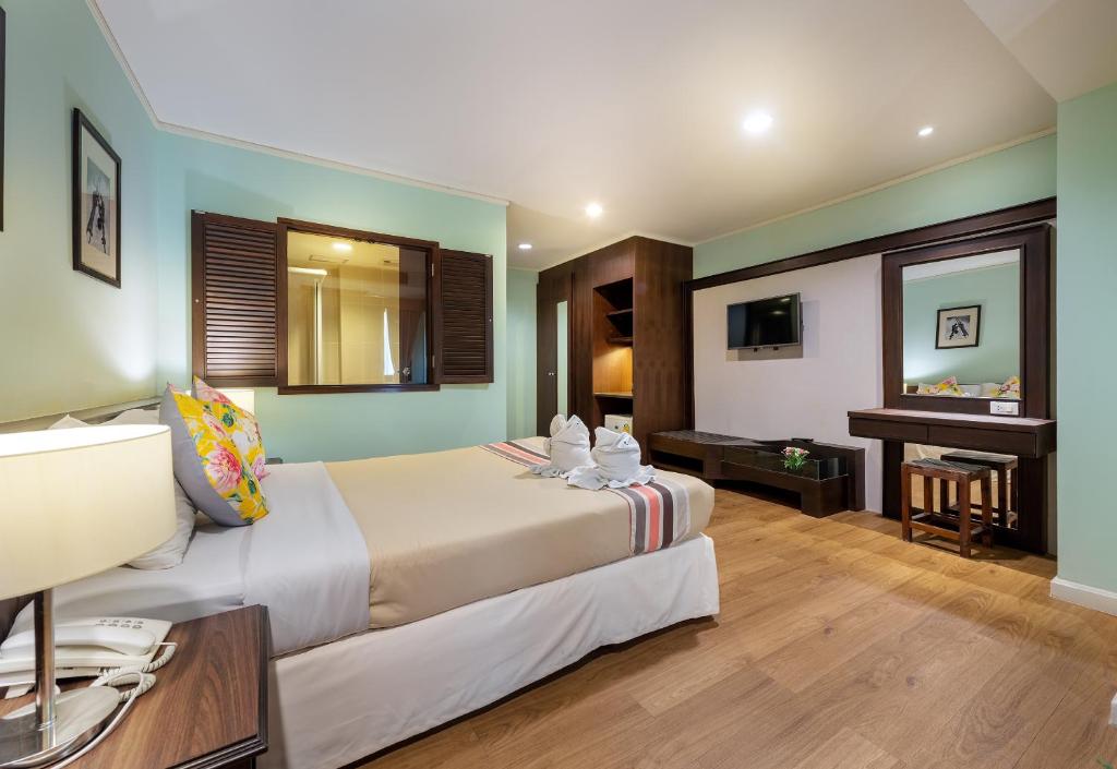 The Jomtien Twelve - Resim 45