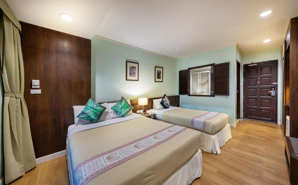 The Jomtien Twelve - Resim 25