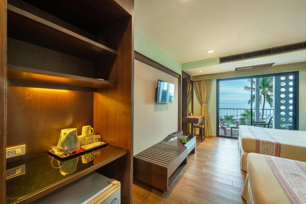 The Jomtien Twelve - Resim 28