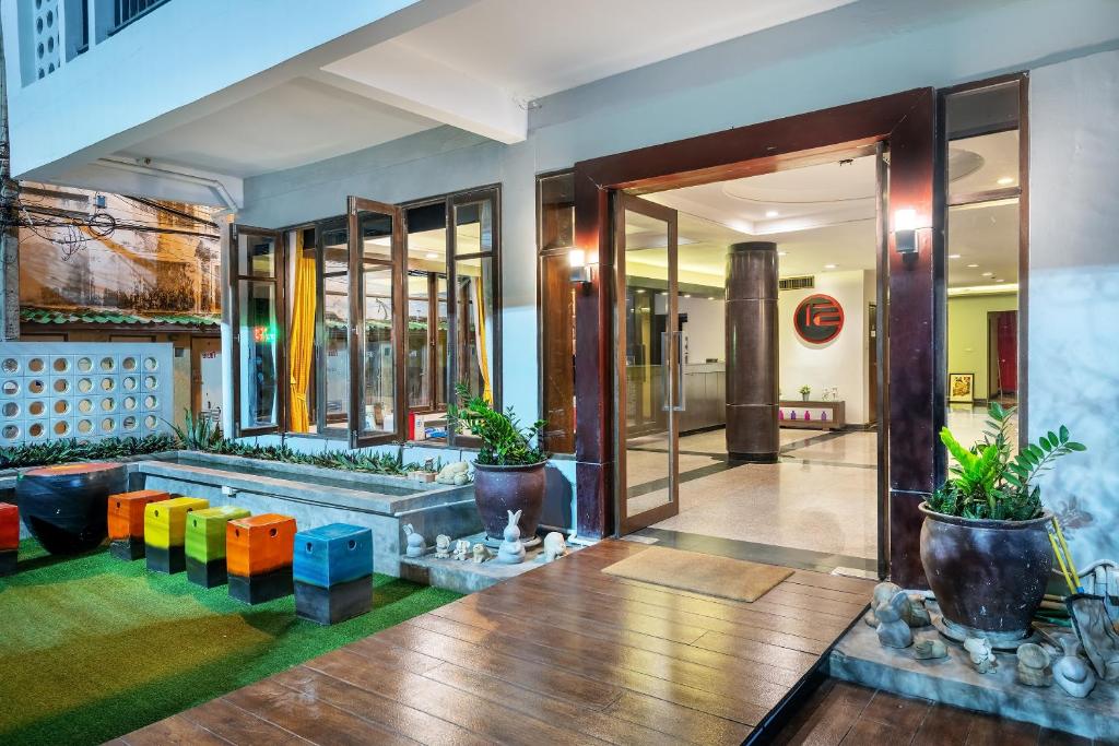 The Jomtien Twelve - Resim 17