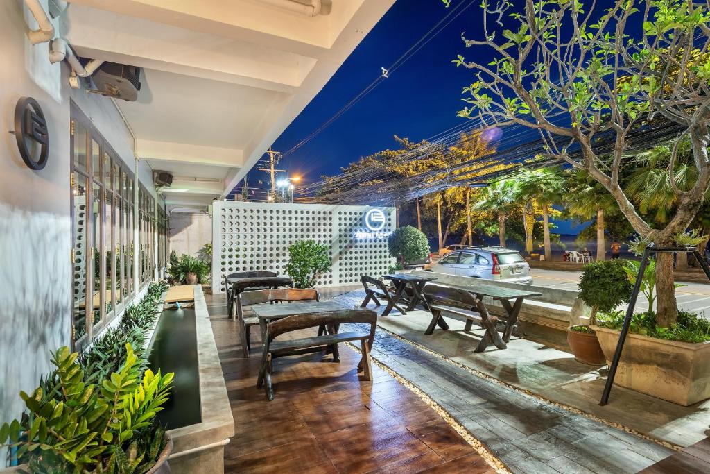 The Jomtien Twelve - Resim 11