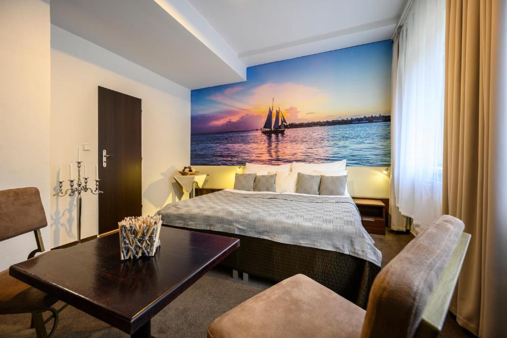 Postel nebo postele na pokoji v ubytování Hotel U Šuláka