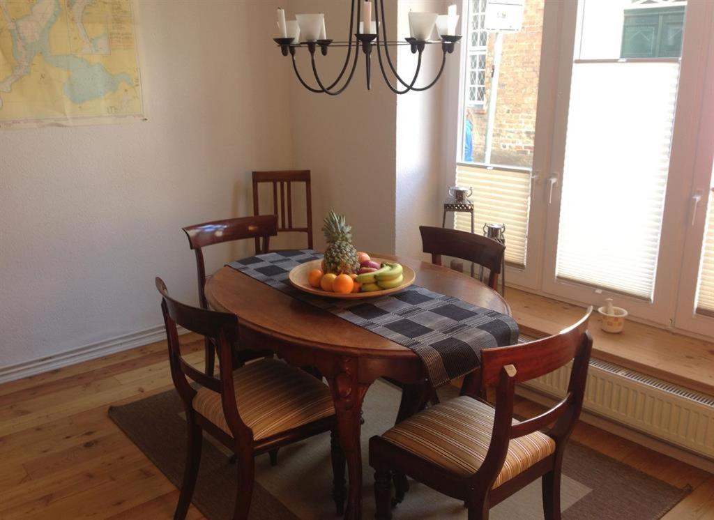 a dining room table with a bowl of fruit on it at Ferienwohnung Bode in Lübeck