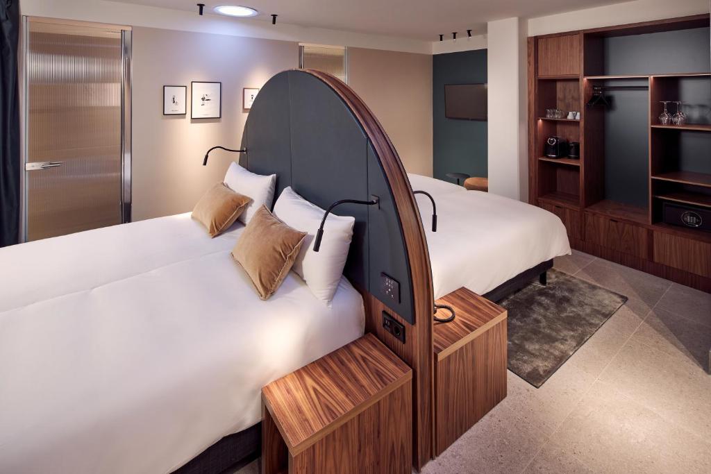 
Family Room without Window
