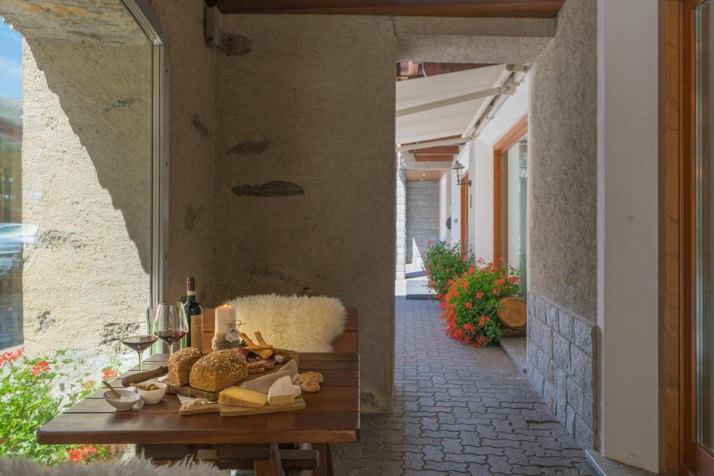 Jedlo v ubytovaní bed & breakfast alebo blízkom okolí