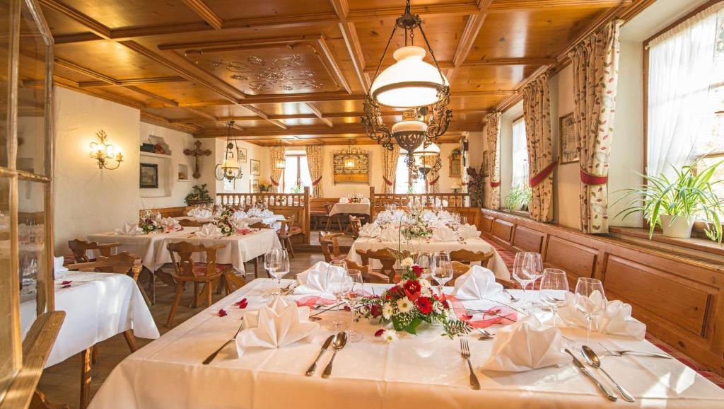 Restaurace v ubytování Hotel-Gasthof Adler