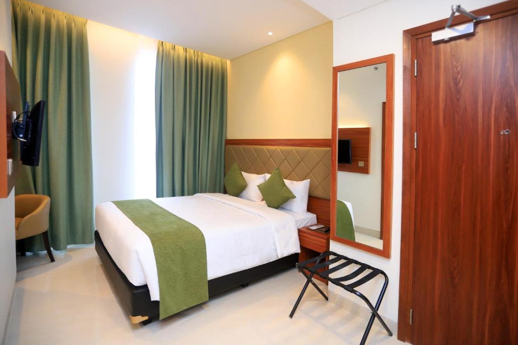 Postel nebo postele na pokoji v ubytování Luxury Inn Arion Hotel