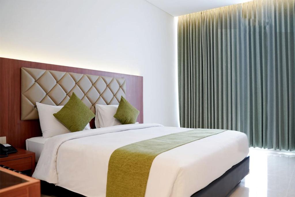Postel nebo postele na pokoji v ubytování Luxury Inn Arion Hotel
