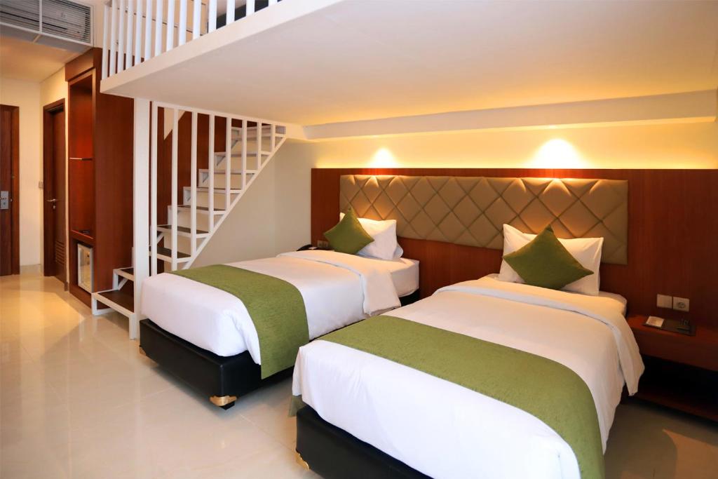 Postel nebo postele na pokoji v ubytování Luxury Inn Arion Hotel