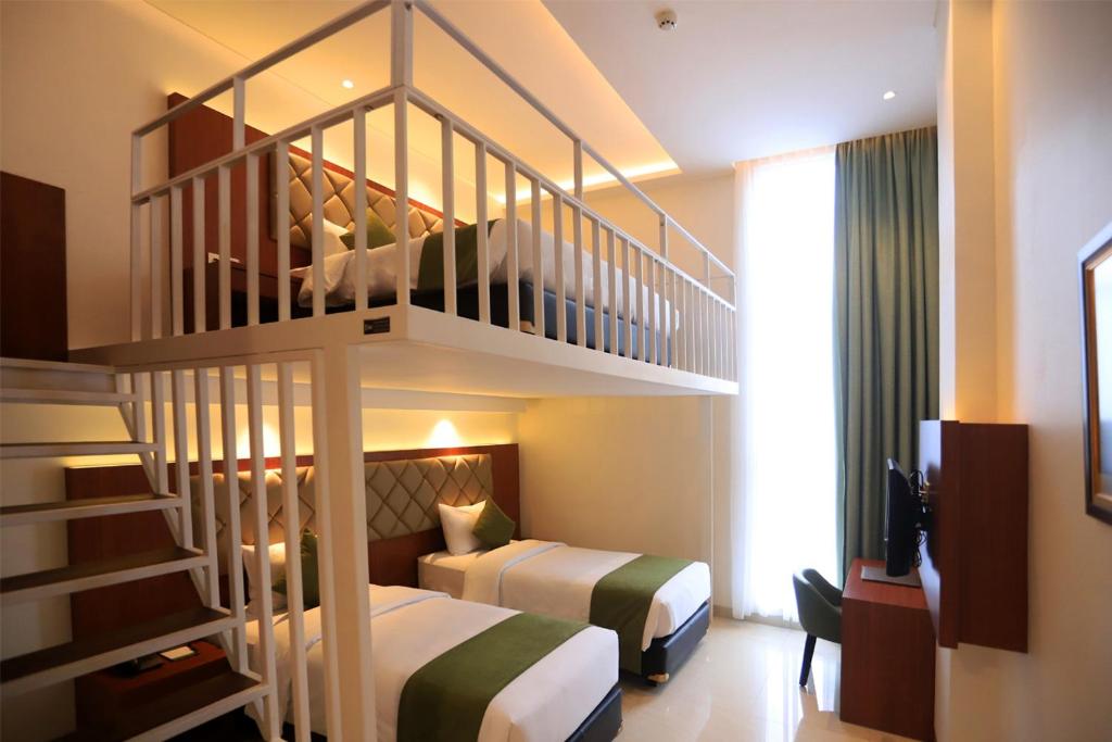 Postel nebo postele na pokoji v ubytování Luxury Inn Arion Hotel