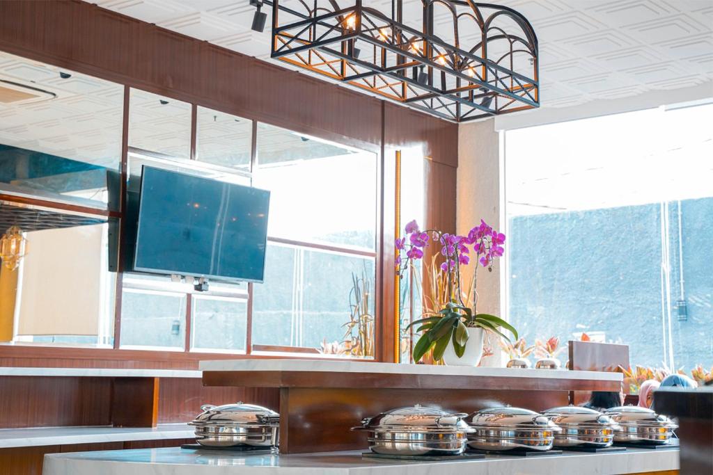 TV a/nebo společenská místnost v ubytování Luxury Inn Arion Hotel