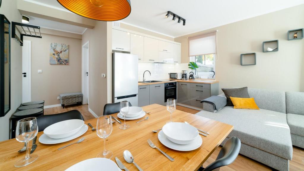 Kuchyňa alebo kuchynka v ubytovaní Apartamenty EverySky - Izerska 8