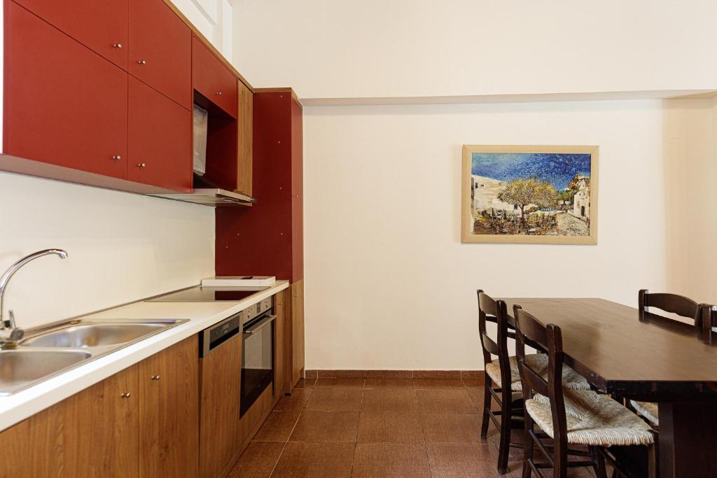 Kuchyň nebo kuchyňský kout v ubytování Filion Suites Resort & Spa