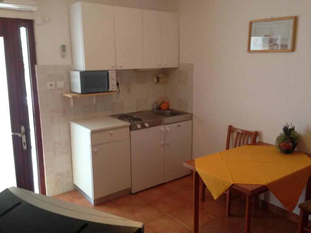 Kuchyň nebo kuchyňský kout v ubytování B&B Pansion Jure Matijević
