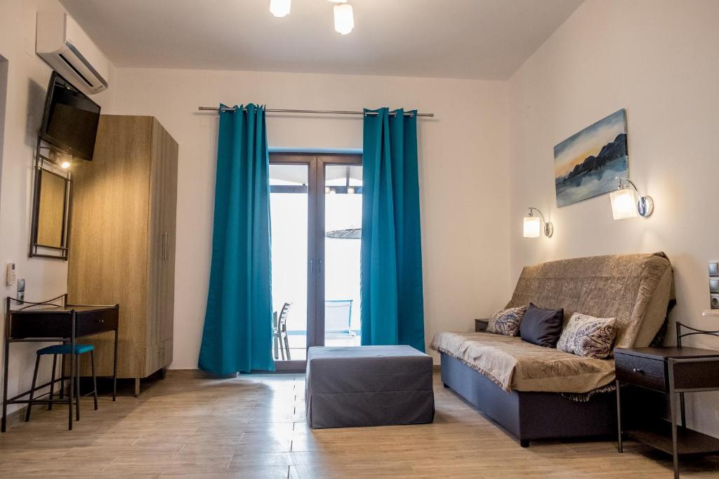 TV a/nebo společenská místnost v ubytování Amousso Beach Villas
