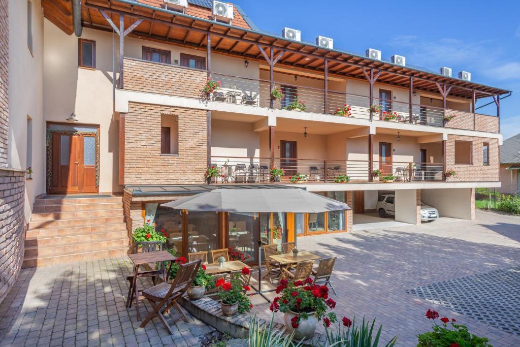 Balkón nebo terasa v ubytování Végvár Spa Apartman