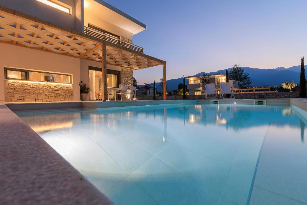 Bazén v ubytování White Nest Villas nebo v jeho okolí