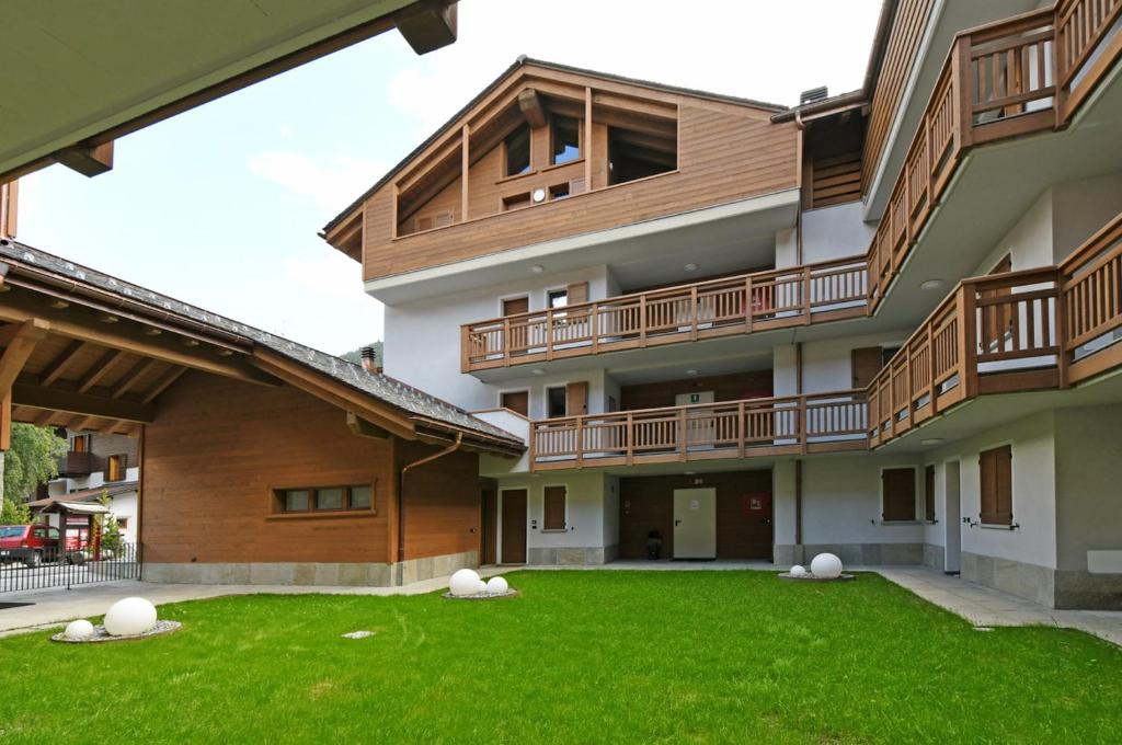 Budova, kde se aparthotel nachází