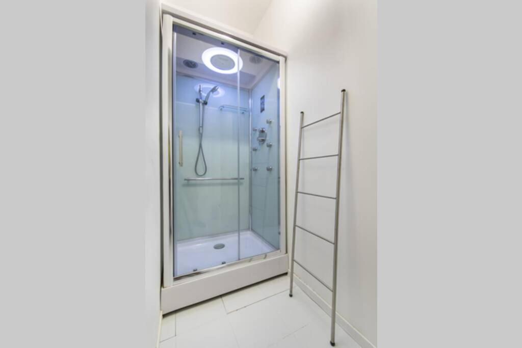 A bathroom at Al Politeama