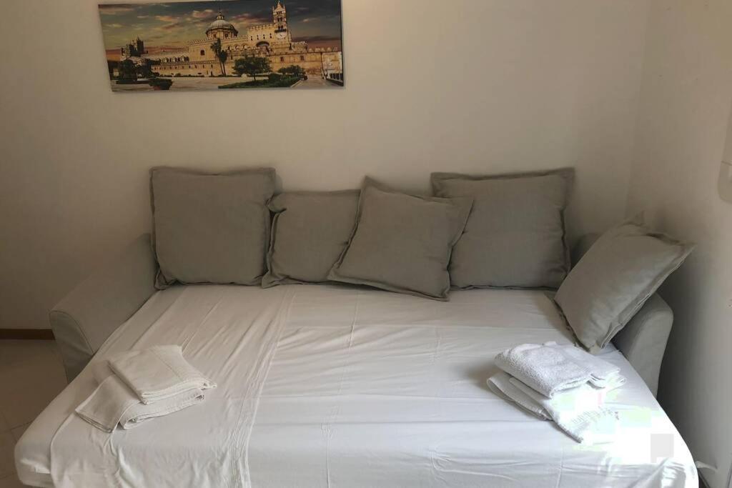 A bed or beds in a room at Al Politeama