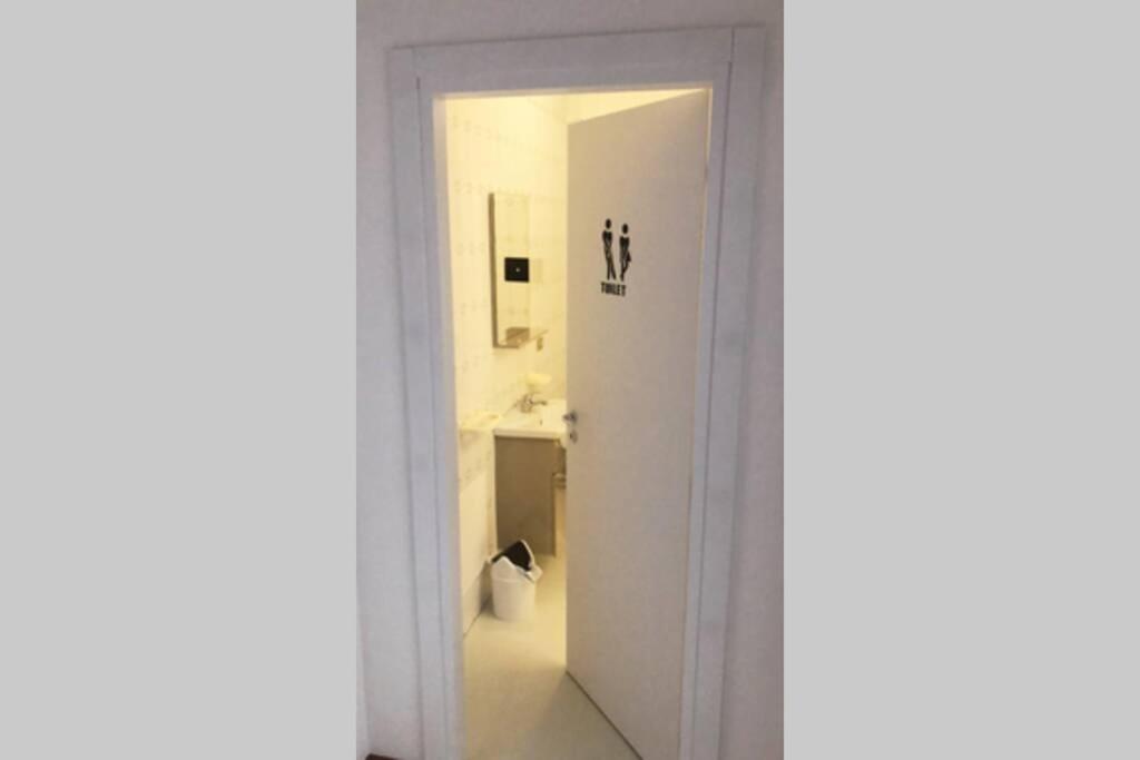 A bathroom at Al Politeama