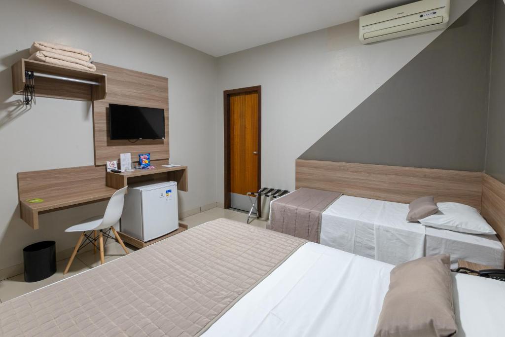  Avenida Hotel