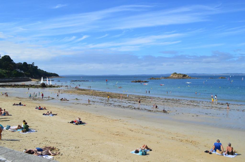 Gallery image of Le charmant des Sables Blancs in Douarnenez