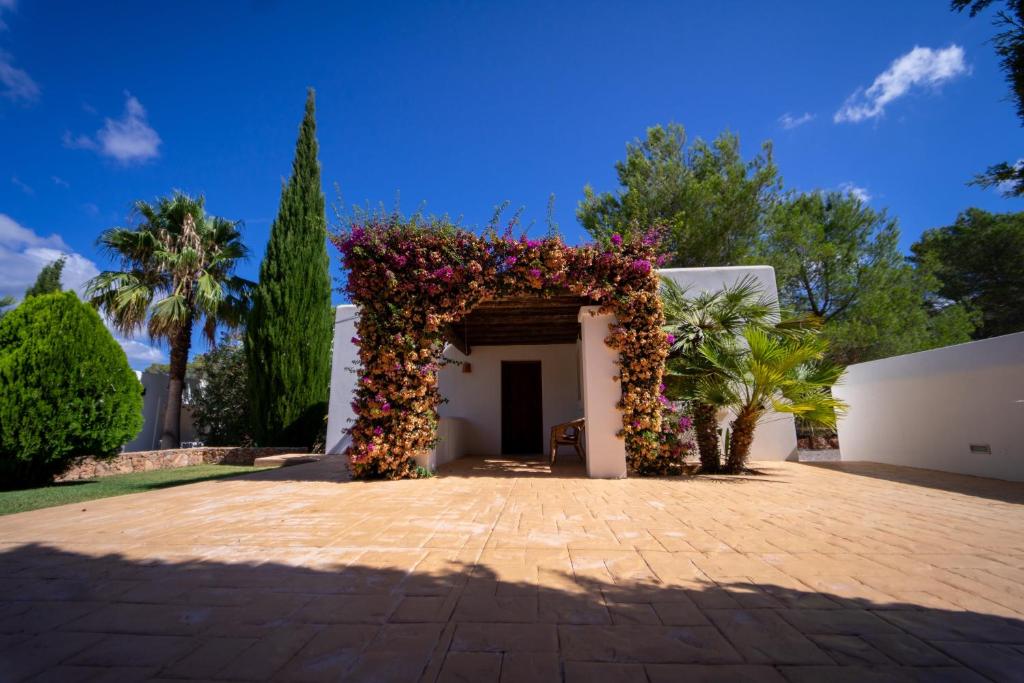 Villa Tegui is a luxury villa close to San Rafael and 10 min ...