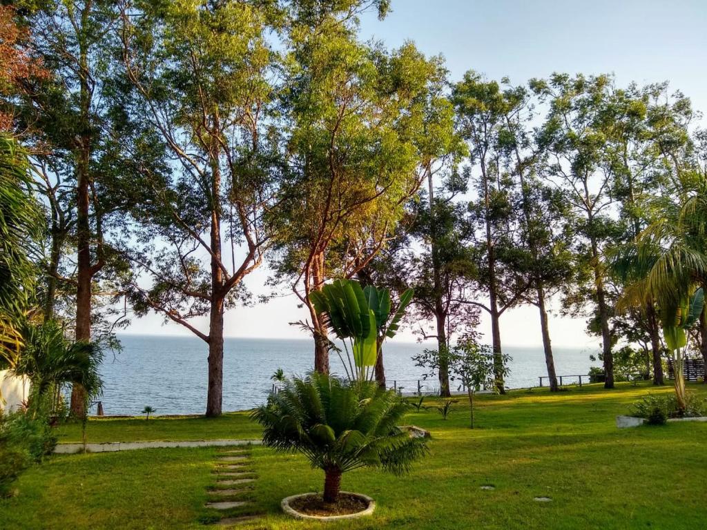 Foto dalla galleria di Casa na praia com 4 suítes e vista extraordinária a Santarém