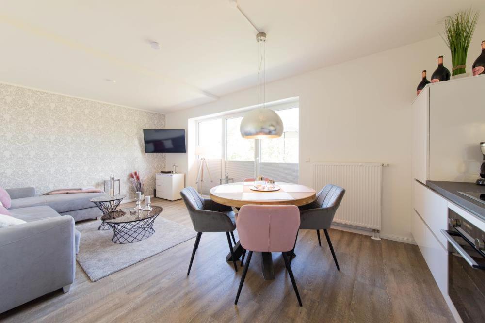 a living room with a table and chairs and a couch at Ferienwohnung Sonnentanz in Timmendorfer Strand