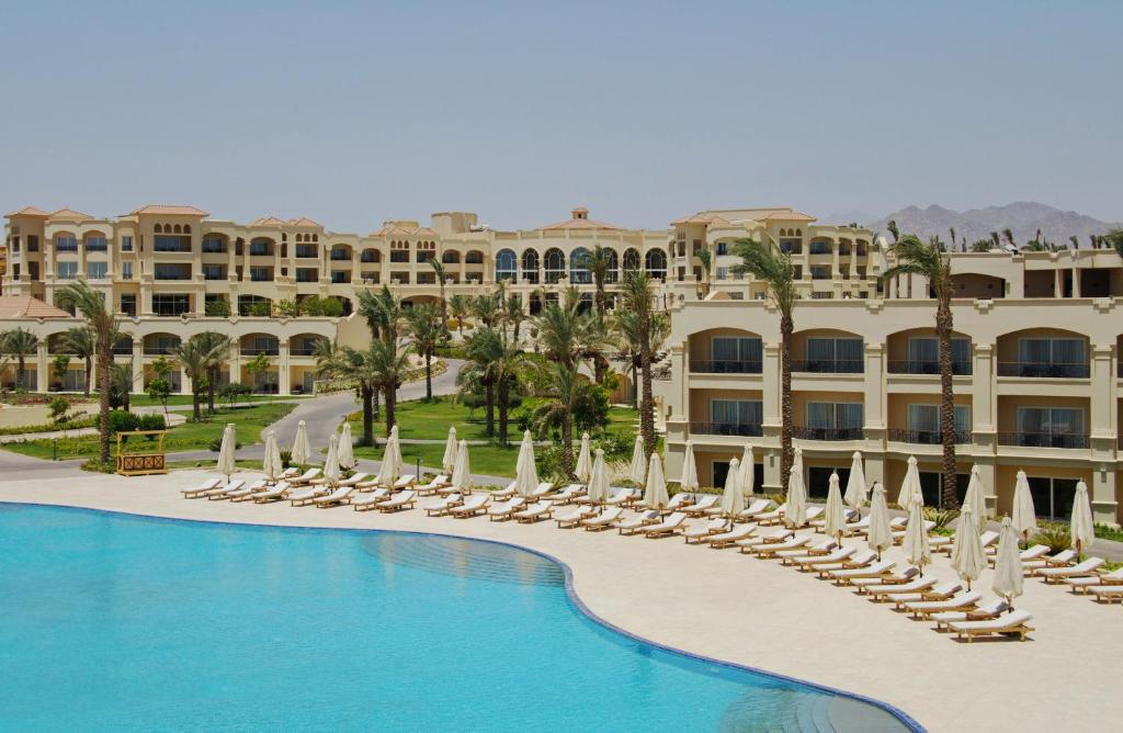 Piscine de l'établissement Cleopatra Luxury Resort Sharm El Sheikh ou située à proximité