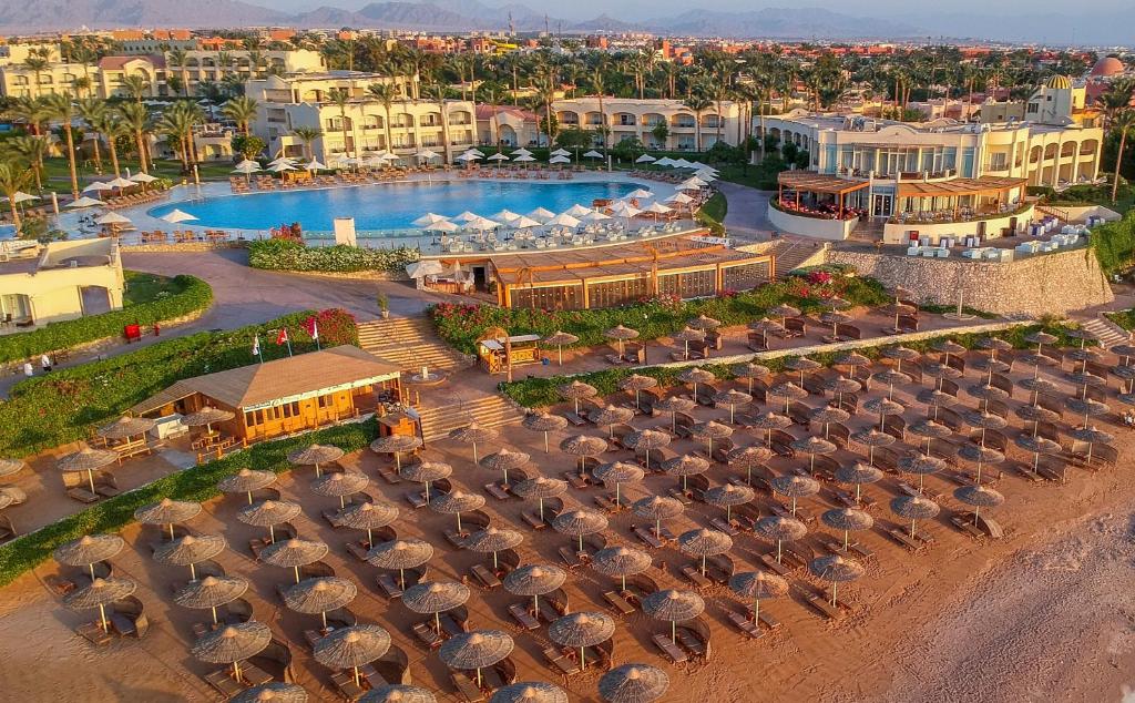 Piscine de l'établissement Cleopatra Luxury Resort Sharm El Sheikh ou située à proximité