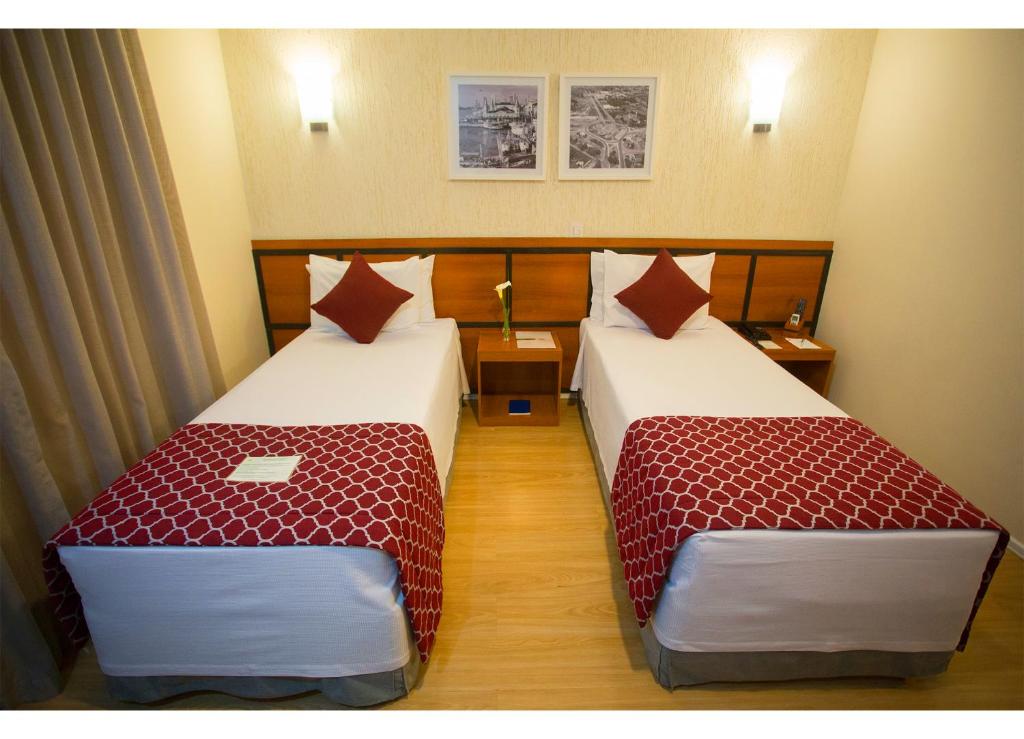  Leques Brasil Hotel Escola