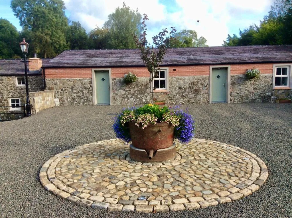 Millbrae Lodges, Belfast, Marea Britanie
