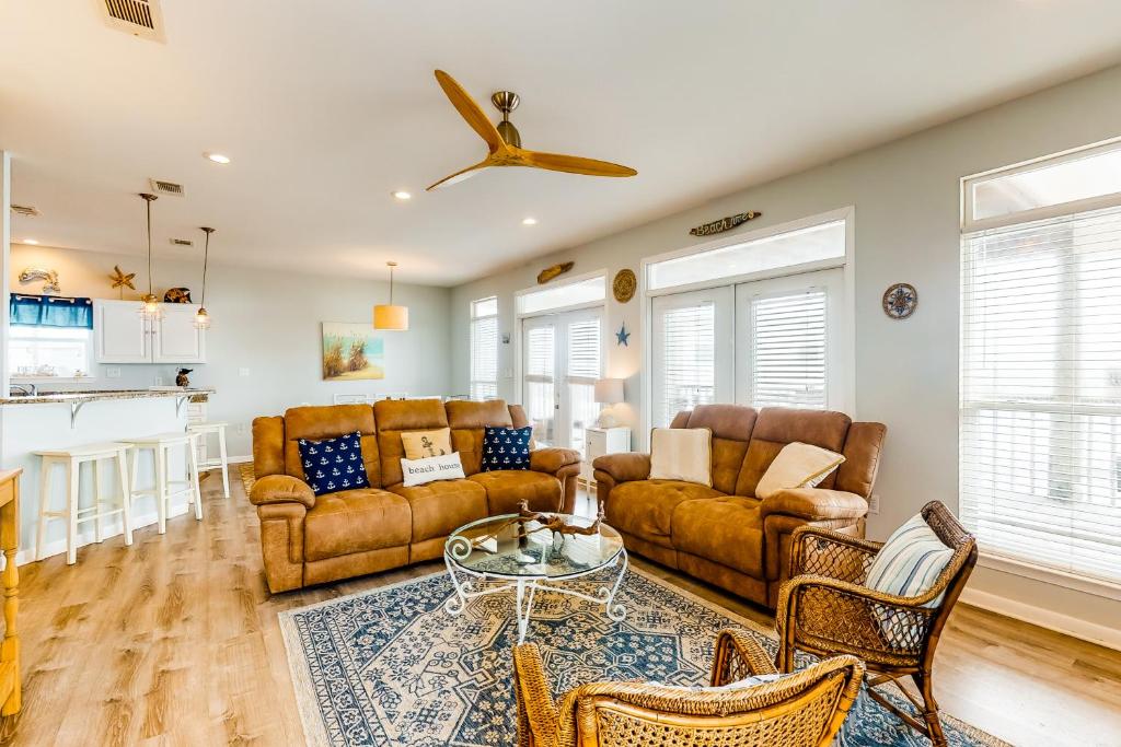 Vacation Home Lazy Daze Beach House, Dauphin Island, AL