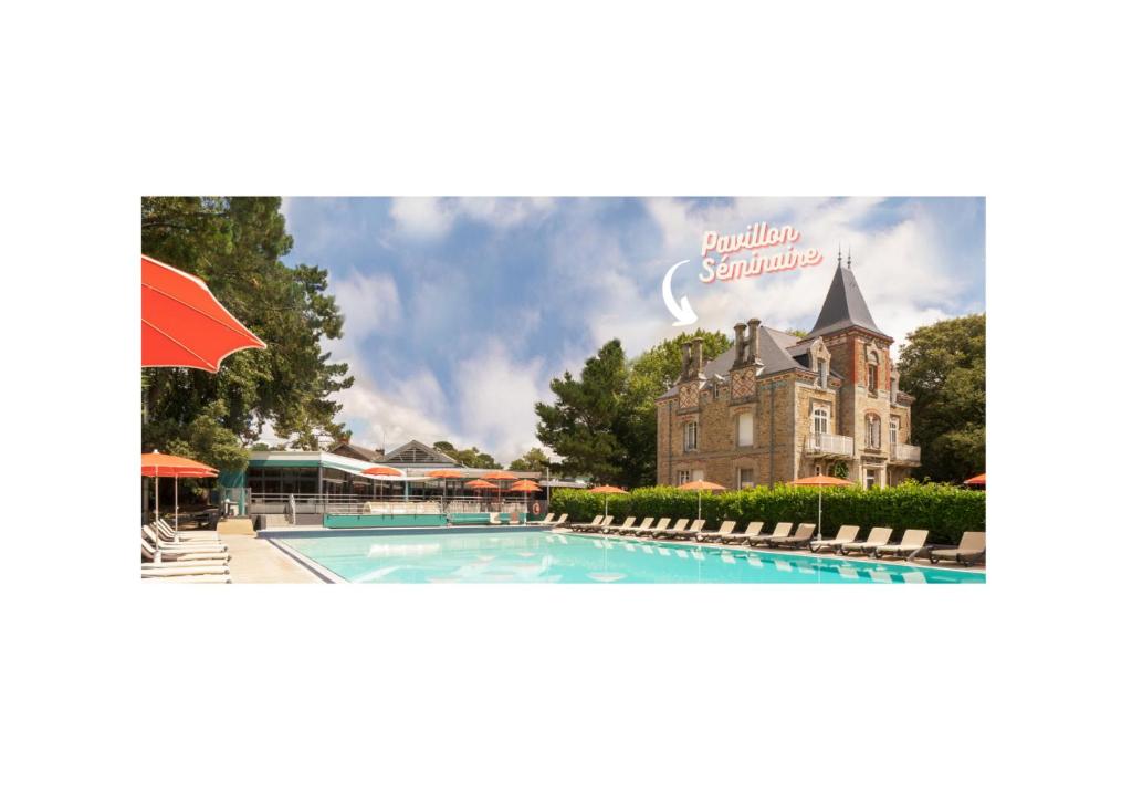 une photo d'un hôtel avec piscine dans l'établissement Hotel Ker Juliette, à Pornichet