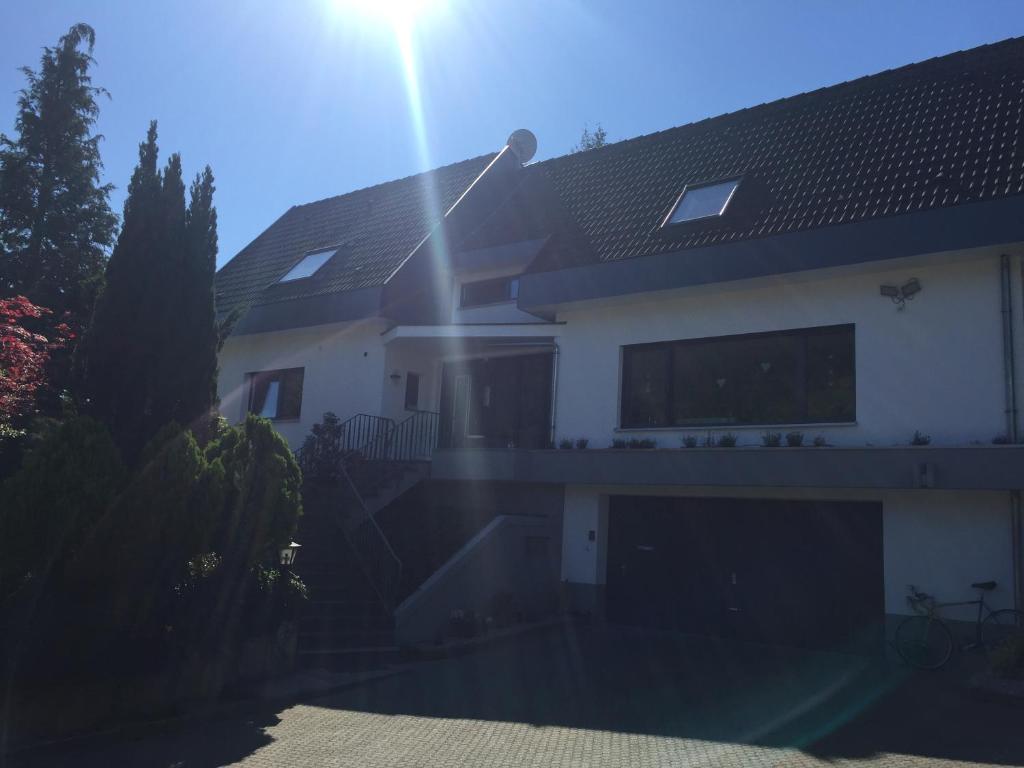 a house with the sun shining on the roof at Auszeit in Ettenheim