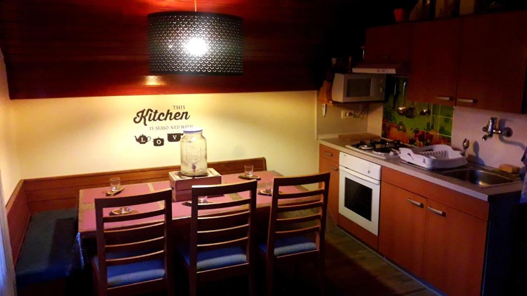 Kuchyň nebo kuchyňský kout v ubytování Alpinejka House