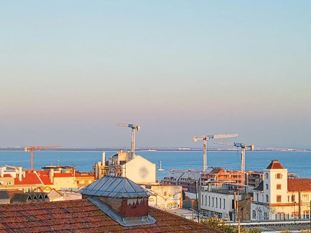 Shared Bedroom fully furnished, Central Lisbon, Amadora, Portugal