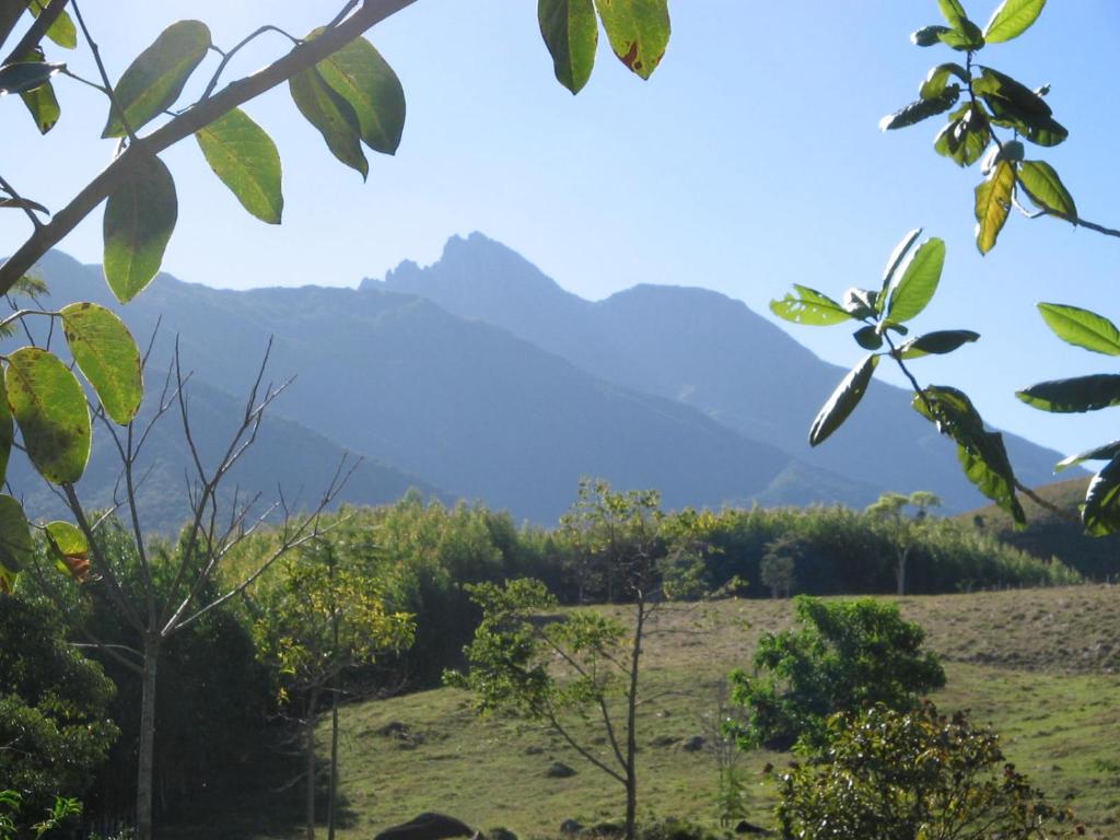 Blick auf die Berge vom Bauernhof in der Unterkunft Sítio Serra do Gigante in Cruzeiro