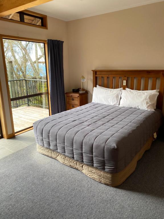Voodi või voodid majutusasutuse Oreti Village Resort toas