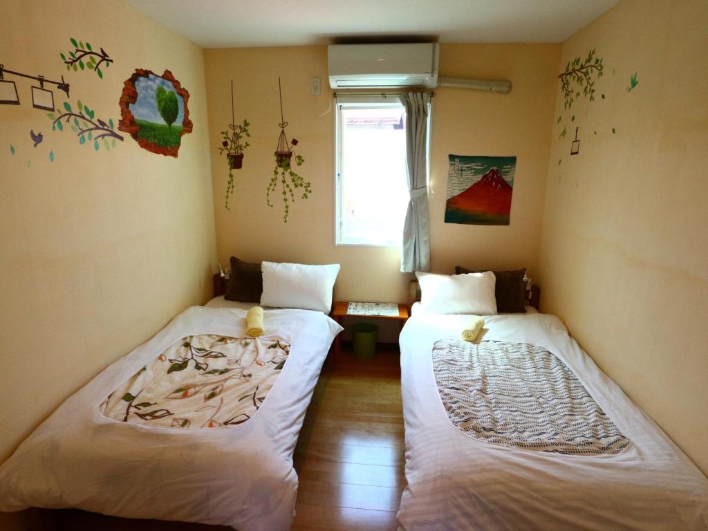 Postel nebo postele na pokoji v ubytování ホステル富士山 結